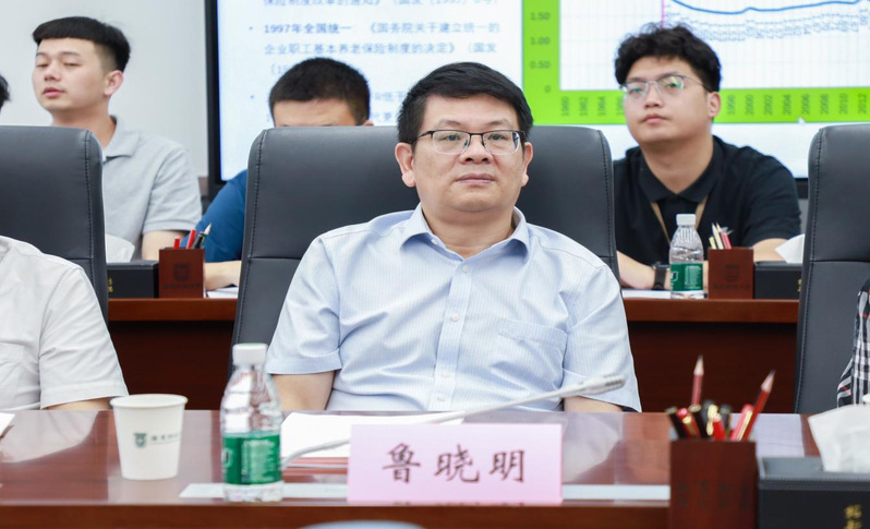 学校副校长鲁晓明主持开幕式