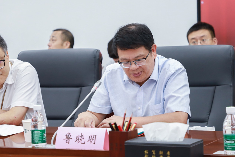 鲁晓明副校长主持首发仪式